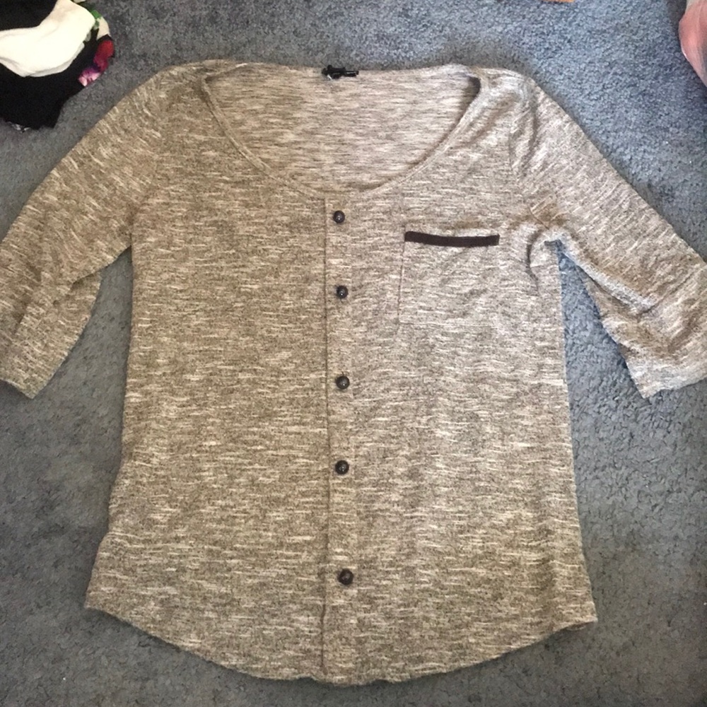 3/4 sleeve shirt